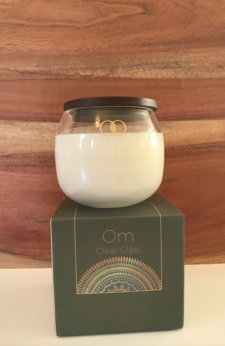 Om Soy candle with teak top